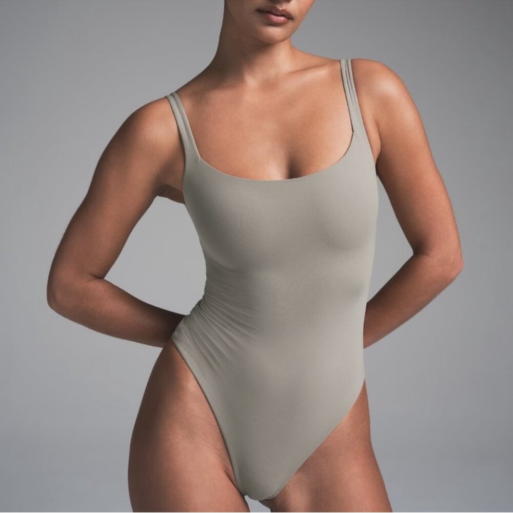 SKIMS Fits Everybody Square Neck Bodysuit